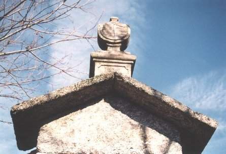 Espigueiro com Rel&oacute;gio de Sol